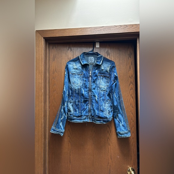 Blue Topic distressed blue denim jacket sequins on sleeves sized L BRAND NEW - Picture 2 of 4